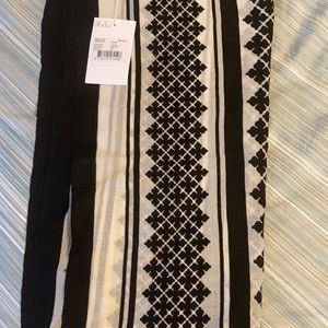 Black and white wool scarf